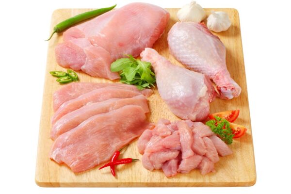 Курица обгоняет всех: мясо птицы в России подорожало быстрее других видов мяса